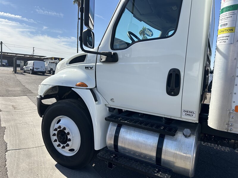 2022 International MV607 Box Truck - Photo 8 - Phoenix, AZ 85034
