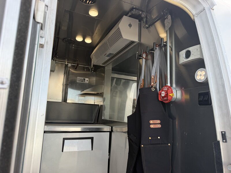2023 Airstream Commercial Food Trailer - Photo 10 - Phoenix, AZ 85034