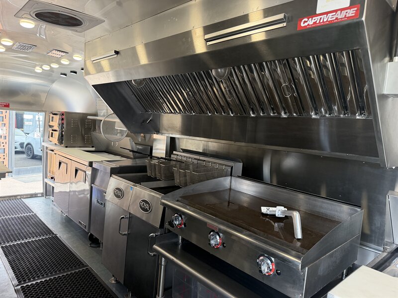 2023 Airstream Commercial Food Trailer - Photo 19 - Phoenix, AZ 85034