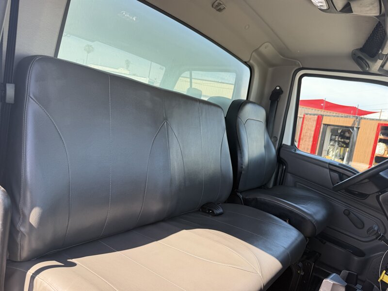 2025 International MV607 26 Foot Box Truck - Photo 18 - Phoenix, AZ 85034