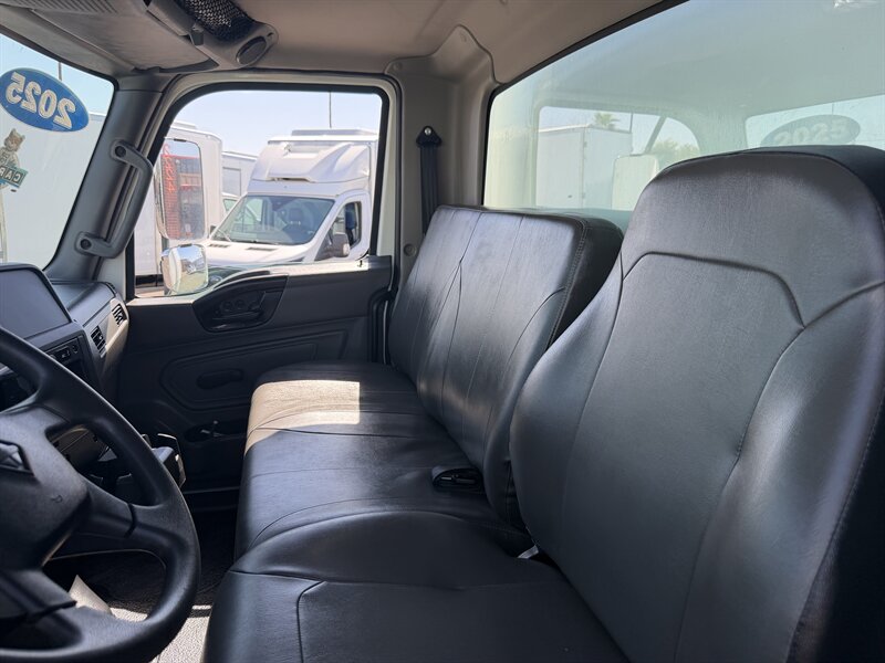 2025 International MV607 26 Foot Box Truck - Photo 15 - Phoenix, AZ 85034