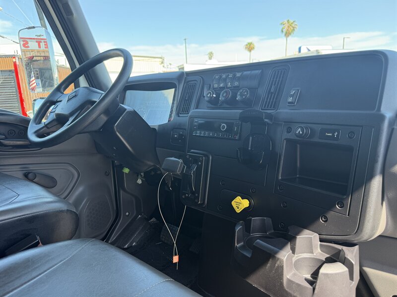 2025 International MV607 26 Foot Box Truck - Photo 19 - Phoenix, AZ 85034