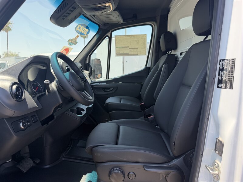 2023 Mercedes-Benz Sprinter 4500 - RWD 170 " WB - Photo 10 - Phoenix, AZ 85034