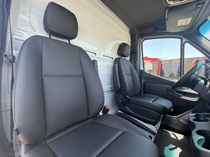 2023 Mercedes-Benz Sprinter 4500 - RWD 170 " WB - Photo 13 - Phoenix, AZ 85034