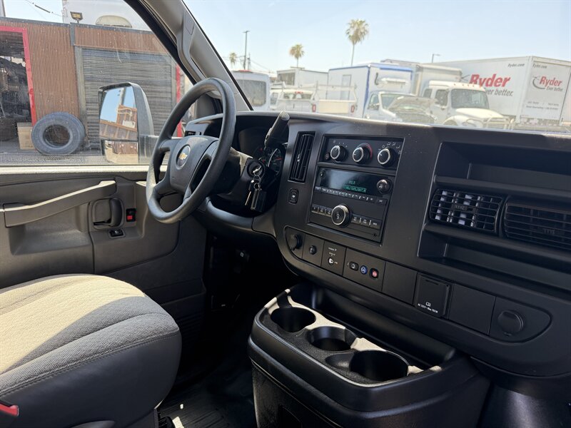2025 Chevrolet Express 3500 Box Truck - Photo 20 - Phoenix, AZ 85034