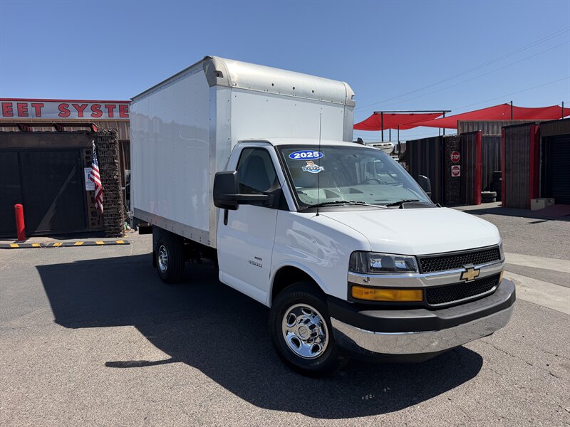 2025 Chevrolet Express 3500 Box Truck   - Photo 1 - Phoenix, AZ 85034