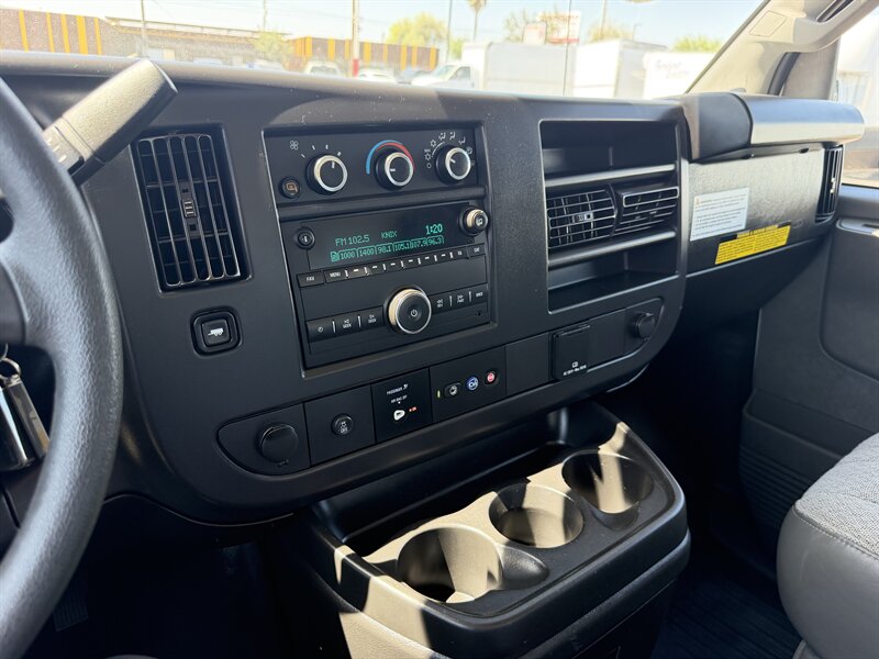 2025 Chevrolet Express 3500 Box Truck - Photo 16 - Phoenix, AZ 85034