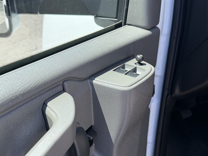 2025 Chevrolet Express 3500 Box Truck - Photo 18 - Phoenix, AZ 85034