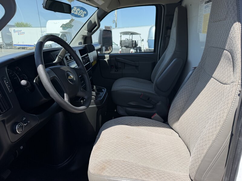 2025 Chevrolet Express 3500 Box Truck - Photo 13 - Phoenix, AZ 85034