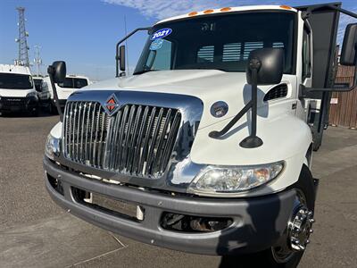 2021 International MV607 Stake Bed W/ Lift Gate   - Photo 22 - Phoenix, AZ 85034