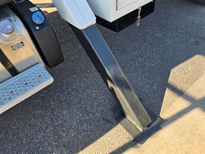 2024 Freightliner M2 106 Bucket Truck - Photo 18 - Phoenix, AZ 85034