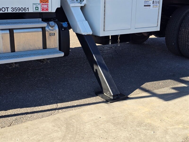 2024 Freightliner M2 106 Bucket Truck - Photo 17 - Phoenix, AZ 85034