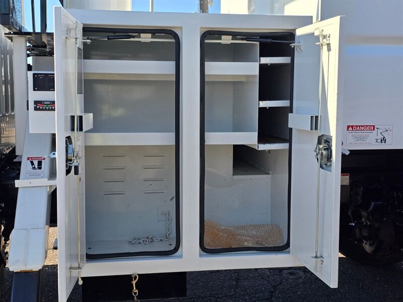 2024 Freightliner M2 106 Bucket Truck - Photo 35 - Phoenix, AZ 85034