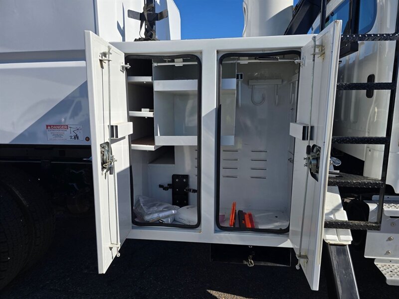 2024 Freightliner M2 106 Bucket Truck - Photo 34 - Phoenix, AZ 85034