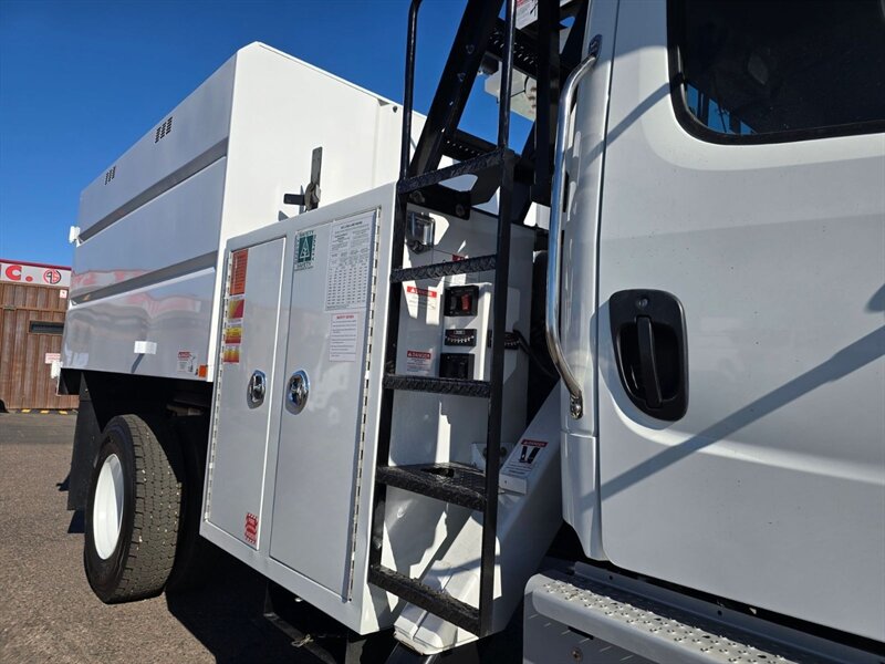 2024 Freightliner M2 106 Bucket Truck - Photo 33 - Phoenix, AZ 85034