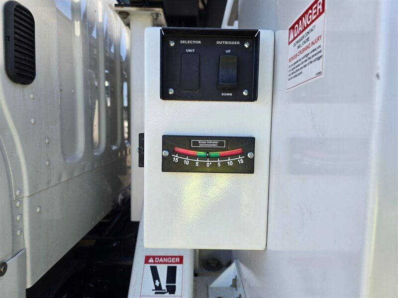 2024 Freightliner M2 106 Bucket Truck - Photo 36 - Phoenix, AZ 85034