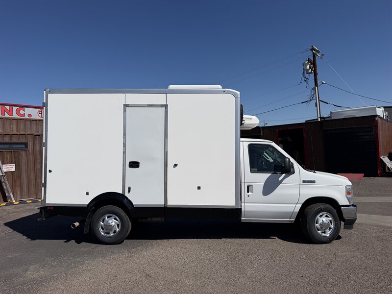 2023 Ford E-350 SD - 12 ft Refrigerated Truck - Photo 2 - Phoenix, AZ 85034
