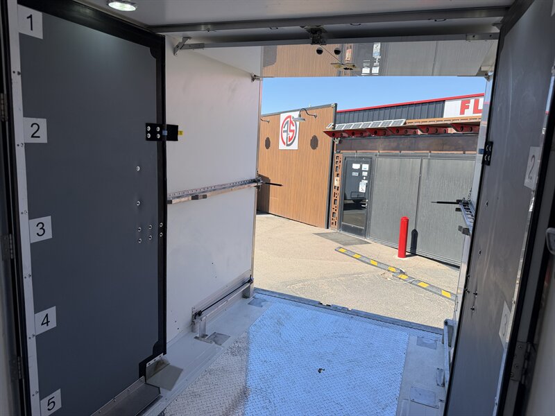 2023 Ford E-350 SD - 12 ft Refrigerated Truck - Photo 13 - Phoenix, AZ 85034