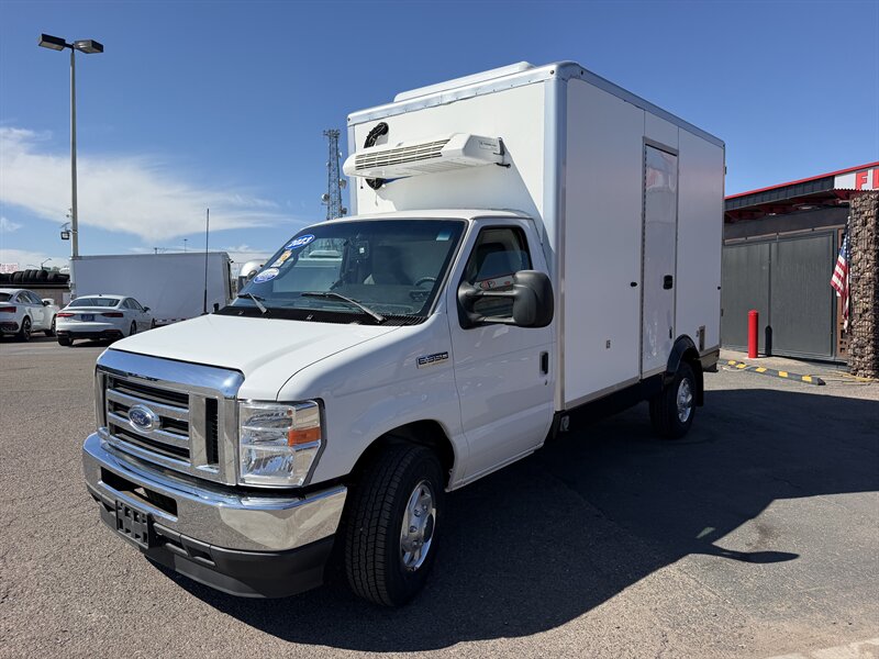 2023 Ford E-350 SD - 12 ft Refrigerated Truck - Photo 7 - Phoenix, AZ 85034