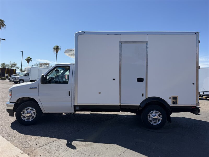 2023 Ford E-350 SD - 12 ft Refrigerated Truck - Photo 6 - Phoenix, AZ 85034