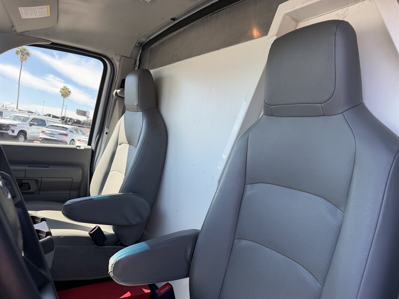 2023 Ford E-350 SD - 12 ft Refrigerated Truck - Photo 14 - Phoenix, AZ 85034