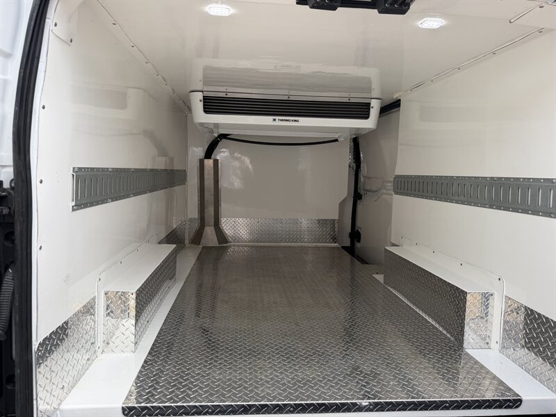 2021 Ford Transit 250 - Refrigerated Van - Photo 8 - Phoenix, AZ 85034