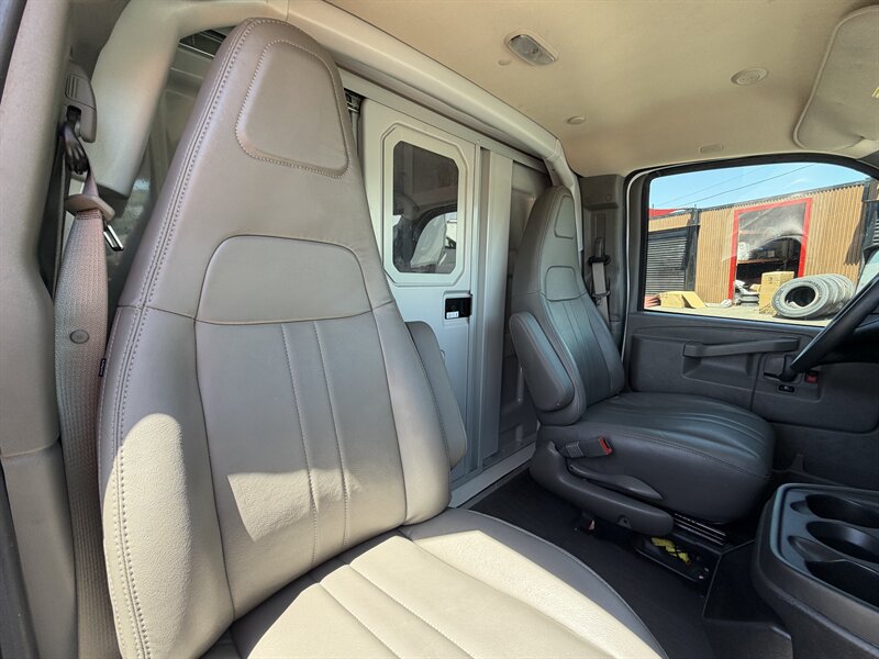 2024 Chevrolet Express 3500 W/ Knapheide Utility Body - Photo 12 - Phoenix, AZ 85034