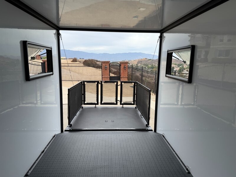 2024 Mercedes-Benz Sprinter 3500XD AWD Toy Hauler - Photo 23 - Phoenix, AZ 85034