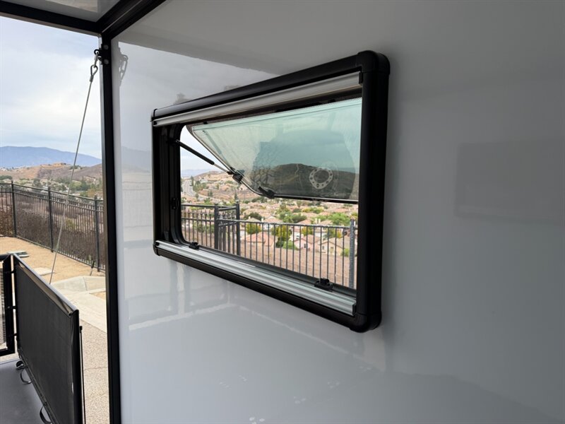 2024 Mercedes-Benz Sprinter 3500XD AWD Toy Hauler - Photo 26 - Phoenix, AZ 85034