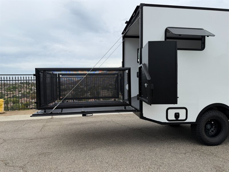 2024 Mercedes-Benz Sprinter 3500XD AWD Toy Hauler - Photo 21 - Phoenix, AZ 85034