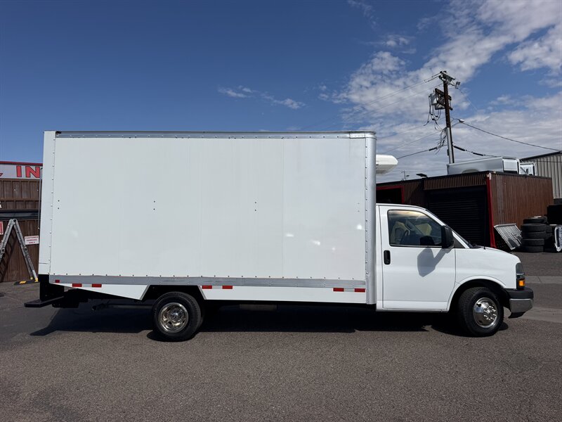 2022 Chevrolet Express 3500 - 16 Foot Box Truck - Photo 2 - Phoenix, AZ 85034