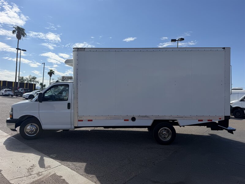 2022 Chevrolet Express 3500 - 16 Foot Box Truck - Photo 5 - Phoenix, AZ 85034