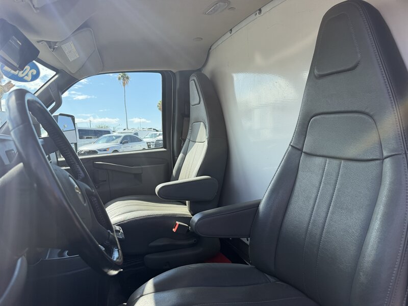2022 Chevrolet Express 3500 - 16 Foot Box Truck - Photo 12 - Phoenix, AZ 85034