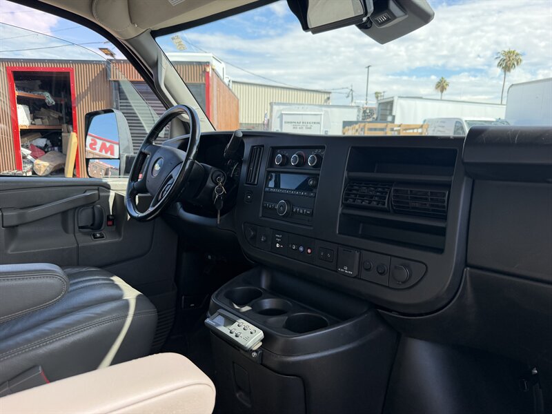 2022 Chevrolet Express 3500 - 16 Foot Box Truck - Photo 17 - Phoenix, AZ 85034