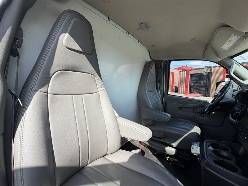 2022 Chevrolet Express 3500 - 16 Foot Box Truck - Photo 16 - Phoenix, AZ 85034