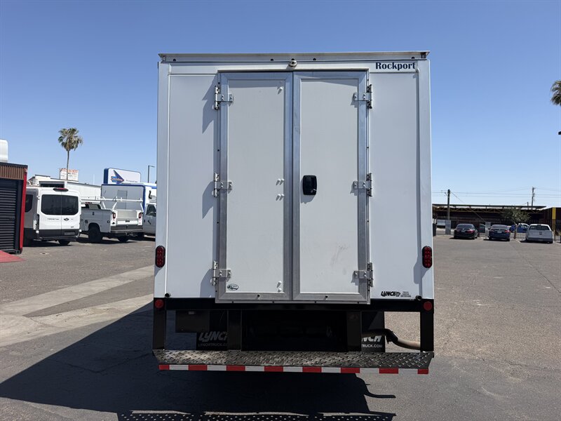 2022 GMC Savana 3500 Box Truck - Photo 4 - Phoenix, AZ 85034