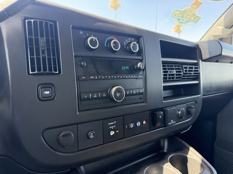 2022 GMC Savana 3500 Box Truck - Photo 15 - Phoenix, AZ 85034