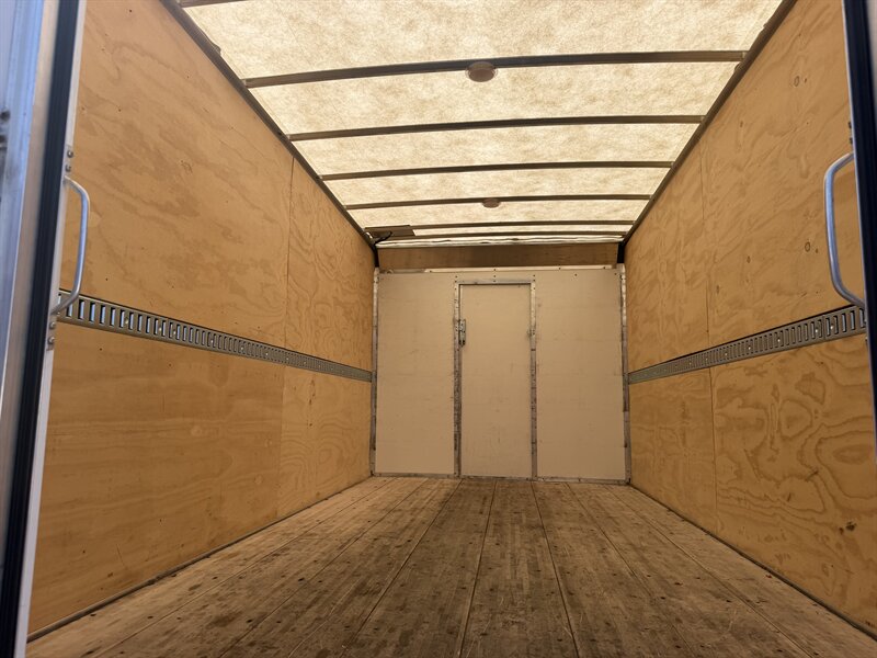 2022 GMC Savana 3500 Box Truck - Photo 10 - Phoenix, AZ 85034