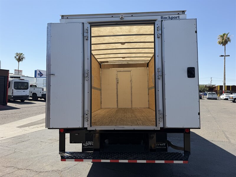 2022 GMC Savana 3500 Box Truck - Photo 9 - Phoenix, AZ 85034