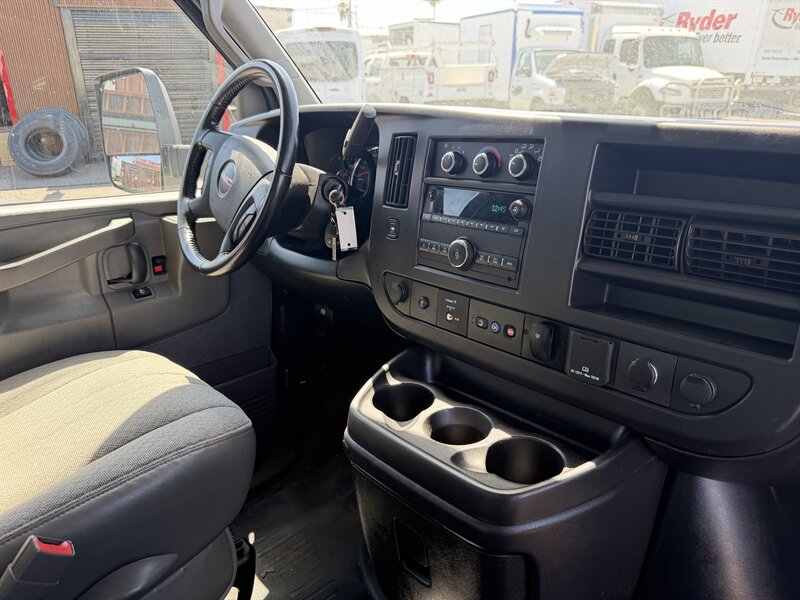 2022 GMC Savana 3500 Box Truck - Photo 17 - Phoenix, AZ 85034