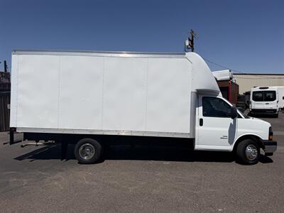 2022 GMC Savana 3500 Box Truck - Photo 2 - Phoenix, AZ 85034