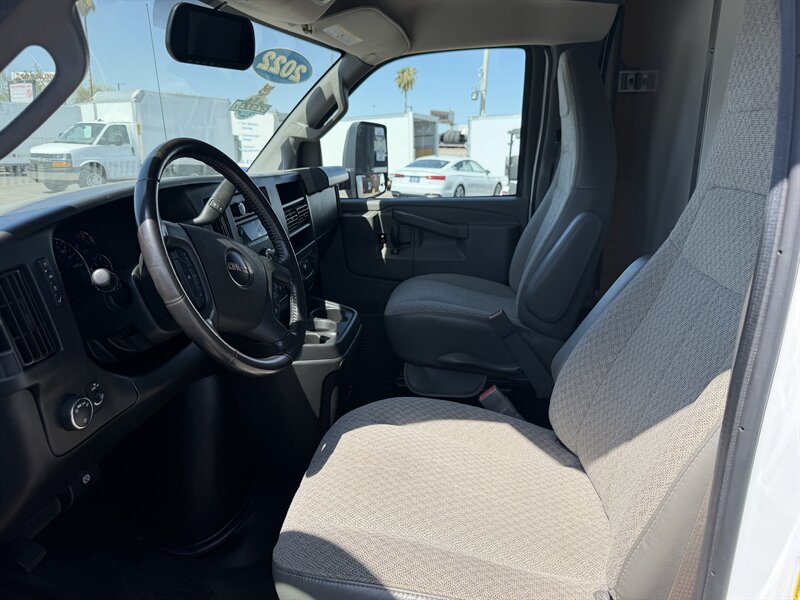 2022 GMC Savana 3500 Box Truck - Photo 11 - Phoenix, AZ 85034