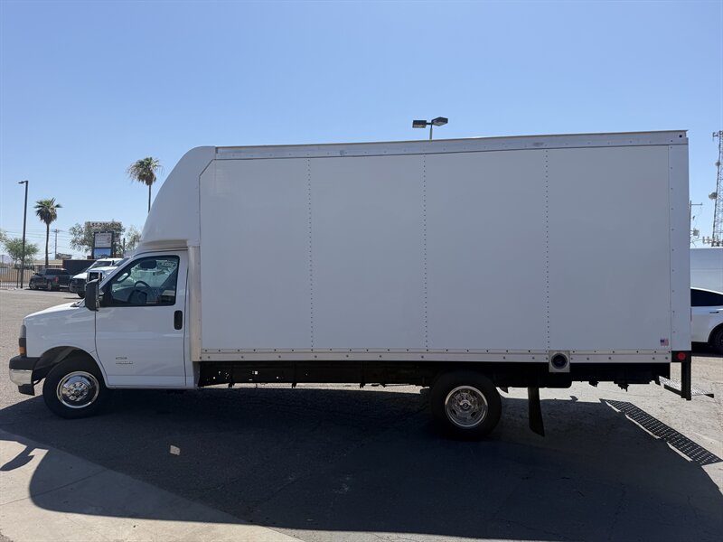 2022 GMC Savana 3500 Box Truck - Photo 6 - Phoenix, AZ 85034