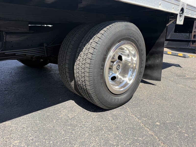 2022 GMC Savana 3500 Box Truck - Photo 8 - Phoenix, AZ 85034