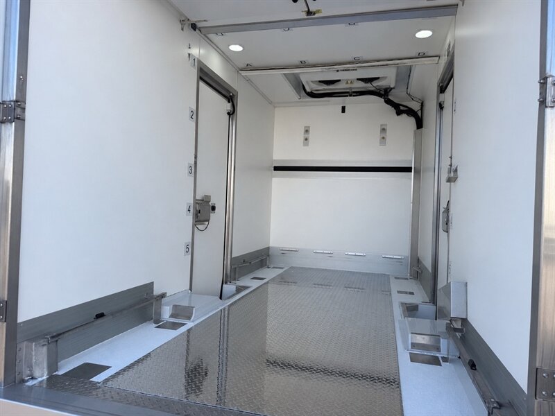 2022 Ford Transit 350 Refrigerated Truck - Photo 9 - Phoenix, AZ 85034