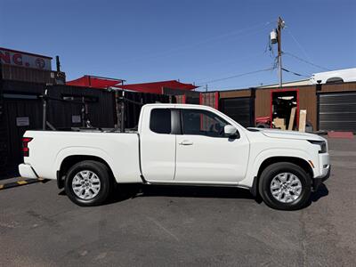 2024 Nissan Frontier SV King Cab   - Photo 2 - Phoenix, AZ 85034