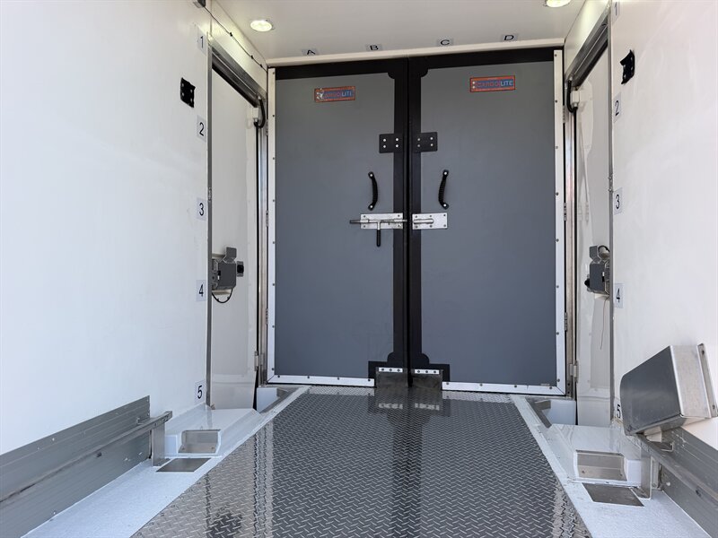 2022 Ford Transit 350 - 12 FT Refrigerated Truck - Photo 10 - Phoenix, AZ 85034
