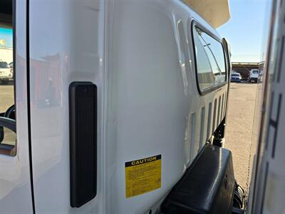 2024 Isuzu NPR HD W/ Liftgate and Side Door   - Photo 17 - Phoenix, AZ 85034