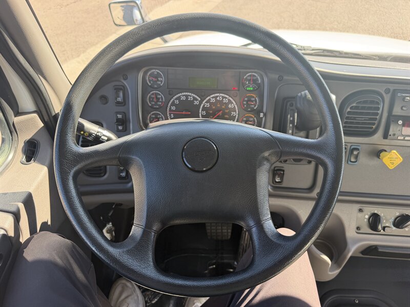 2024 Freightliner M2 106 - 21 FT Refrigerated Truck - Photo 17 - Phoenix, AZ 85034