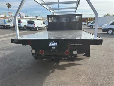 2022 Ford E-450 FLATBED TRUCK w/ FORKLIFTABLE LADDER/MATERIAL RACK   - Photo 6 - Phoenix, AZ 85034